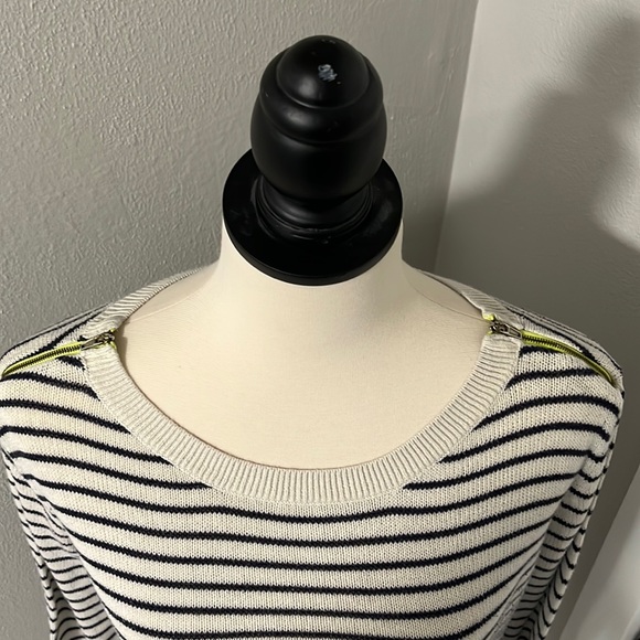 American Eagle Sweater with Zippers - Picture 2 of 12